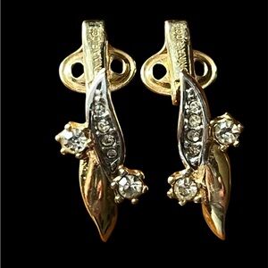 Nina‎ Ricci Elegant Gold Tone Earrings clip on